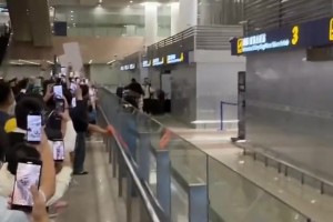 大牌外援拉塞尔抵达上海