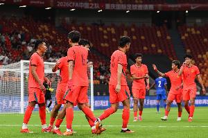 国足先发登场变化：5处变动！刘殿座、李扬、布尼亚明、谢文能先发