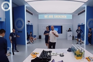 中场休息，更衣室里教头坚定的声音，为下半时翻盘注入了强心剂